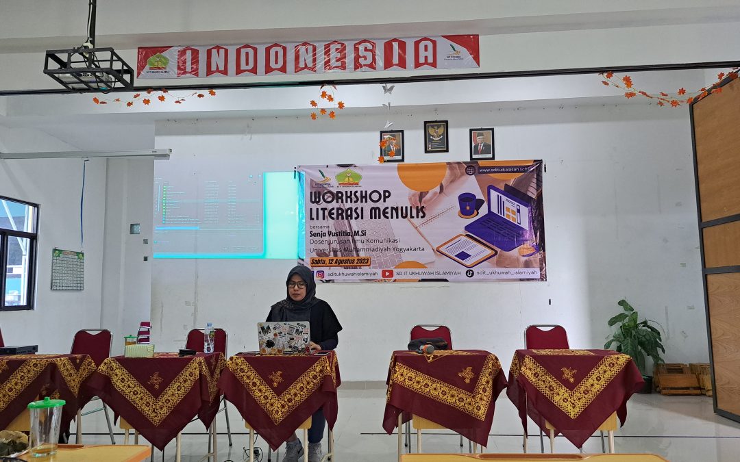 “Meningkatkan Kemampuan Menulis Guru SD IT Ukhuwah Islamiyah”